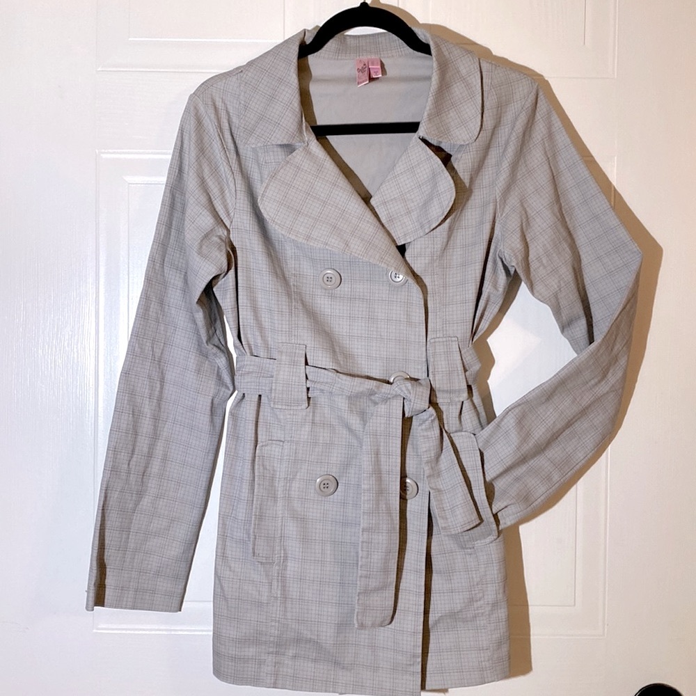 Dolled Up by Fang Lightweight short trench/pea type coat